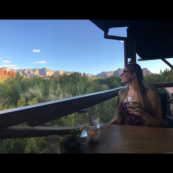 Meet your Posher, Olivia - Picture 3 of 5